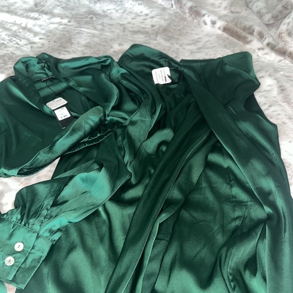 Green Fashion Nova love again satin skirt set size small - Picture 6 of 6